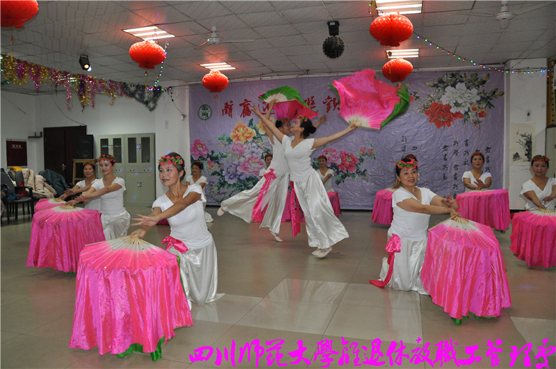 20131219辞旧迎新联欢会 (8).JPG